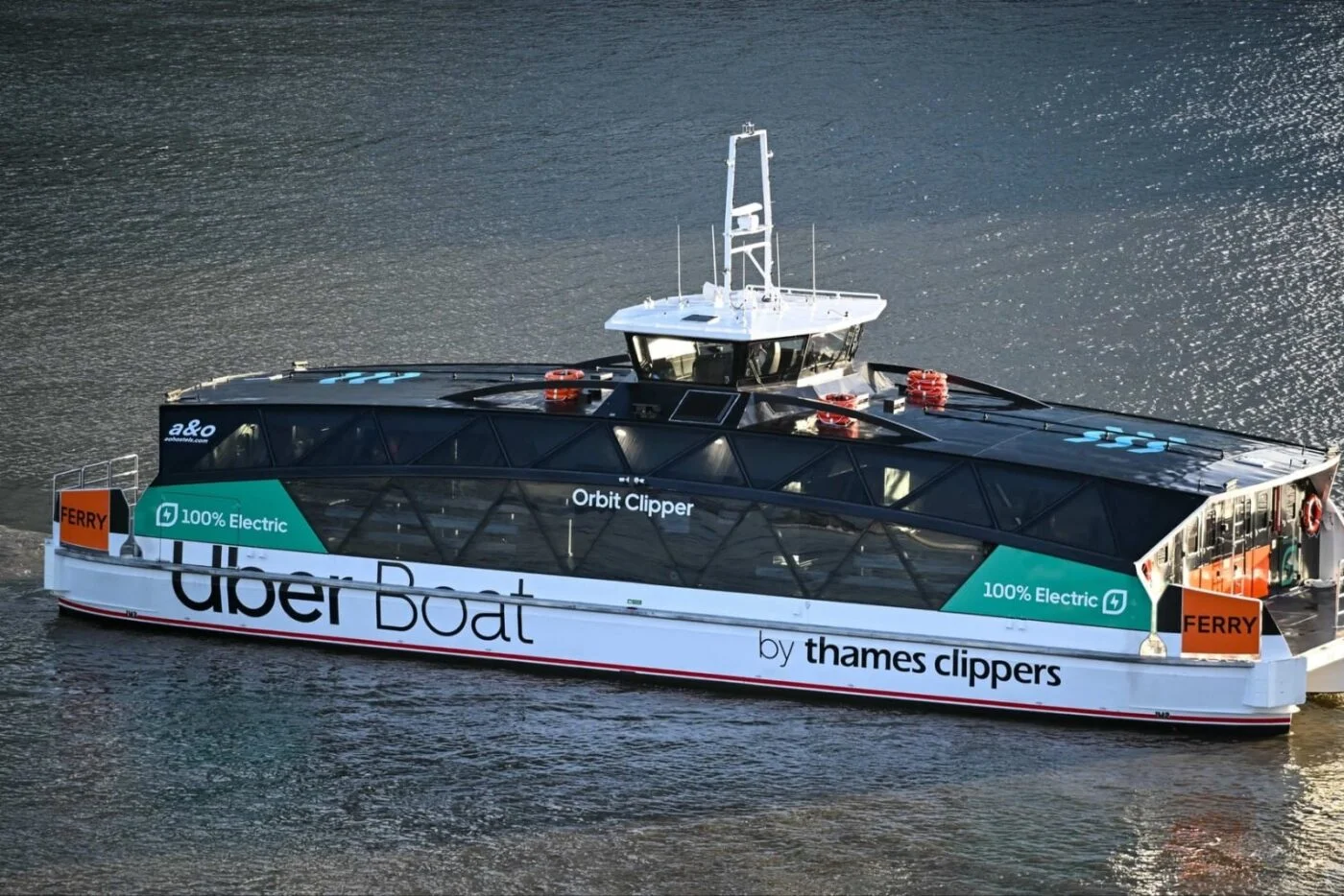 e-faehre-london-grossbritannien-uber-boat-e-schiff-2025-1400x934.webp