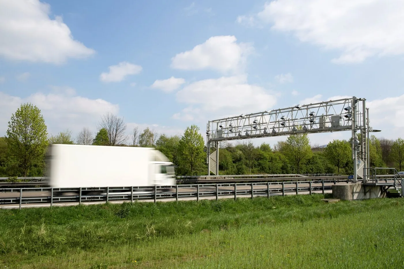 lkw-maut-toll-collect-2023-01-min-1400x933.jpg.webp