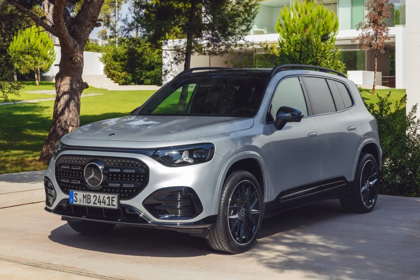 mercedes-benz-glb-eq-2025-08-min-1400x933.webp