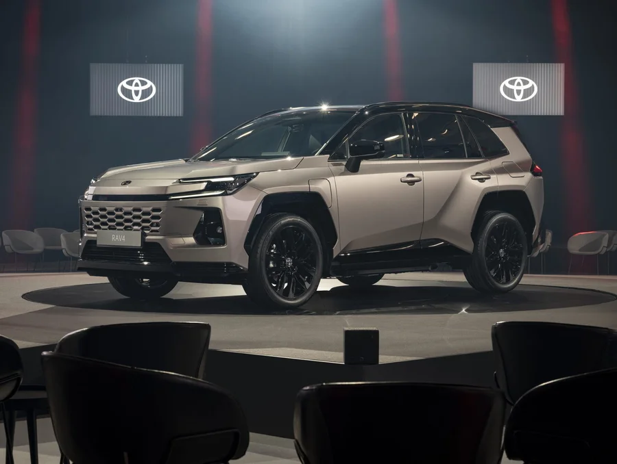 rav4-on-stage-02-scaled.webp