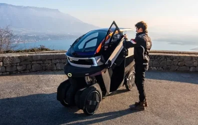 ÆMotion ile Şehir Ulaşımında Devrim: 79 cm Genişliğinde, Motosiklet Kadar Çevik, Otomobil Kadar Konforlu!
