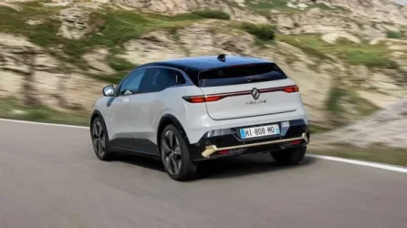 b_2024-renault-megane-e-tech-220-hp-iconic-4x2-6.webp