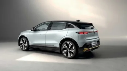 b_2024-renault-megane-e-tech-220-hp-iconic-4x2-10.webp
