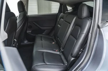 b_2023-tesla-model-y-standart-4x2-3.webp