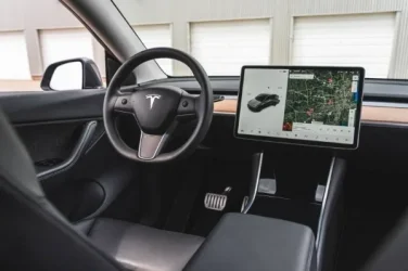 b_2023-tesla-model-y-standart-4x2-1.webp