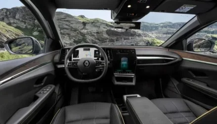 b_2024-renault-megane-e-tech-220-hp-iconic-4x2-3 (1).webp