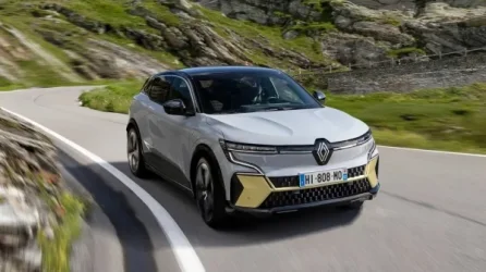 b_2024-renault-megane-e-tech-220-hp-iconic-4x2-7 (1).webp