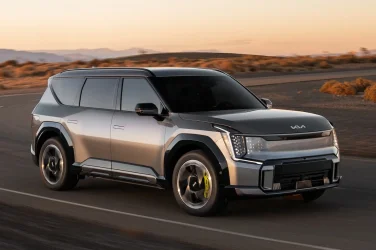 Kia-EV9-GT-front-three-quarter-dynamic.webp Kia-EV9-GT-front-three-quarter-dynamic.webp